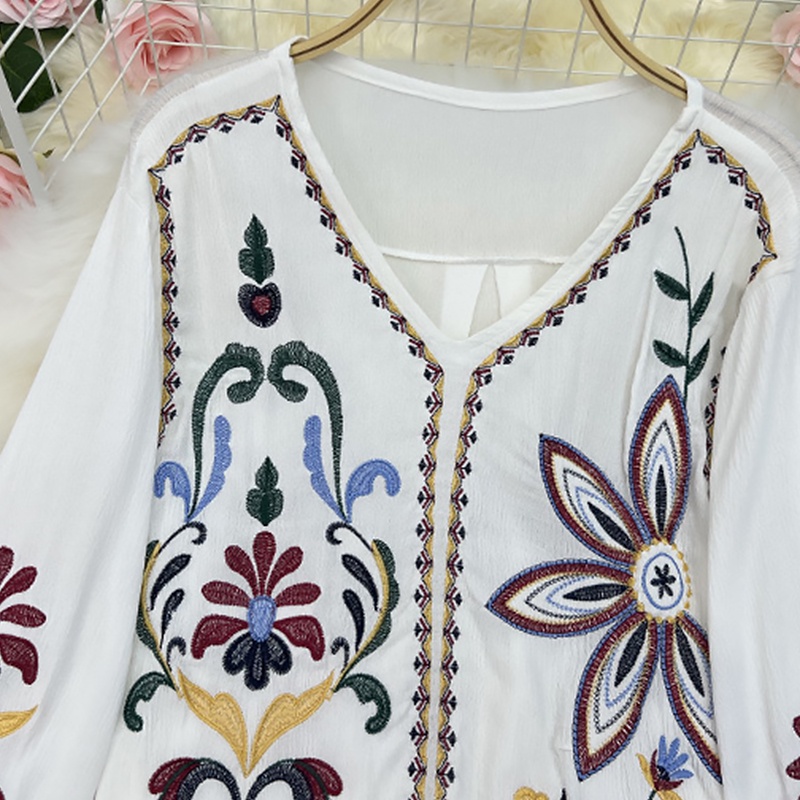 Áo Sơ Mi Tay Phồng Cổ Chữ V Thêu Họa Tiết Xinh Xắn Dành Cho Nữ