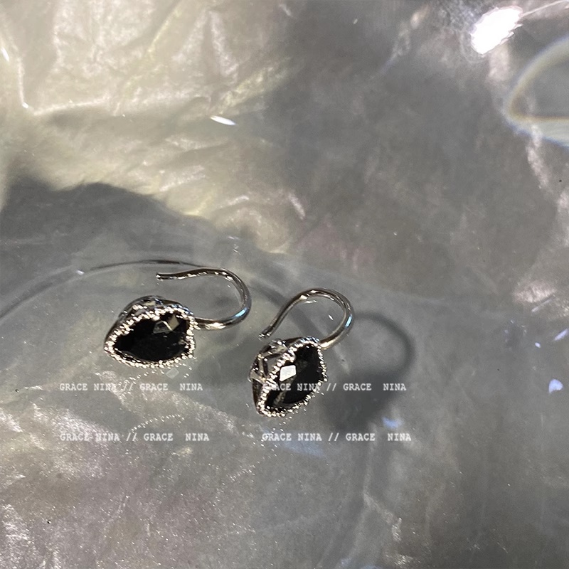 Khuyên Tai Hình Trái Tim Màu Đen Phong Cách Thời Trang 2023 Dành Cho Nữ