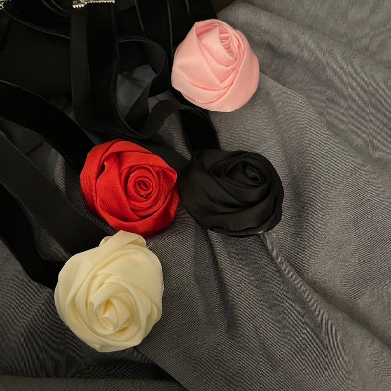 Vòng Cổ Choker Dây Nhung Mặt Hoa Hồng Đơn Giản