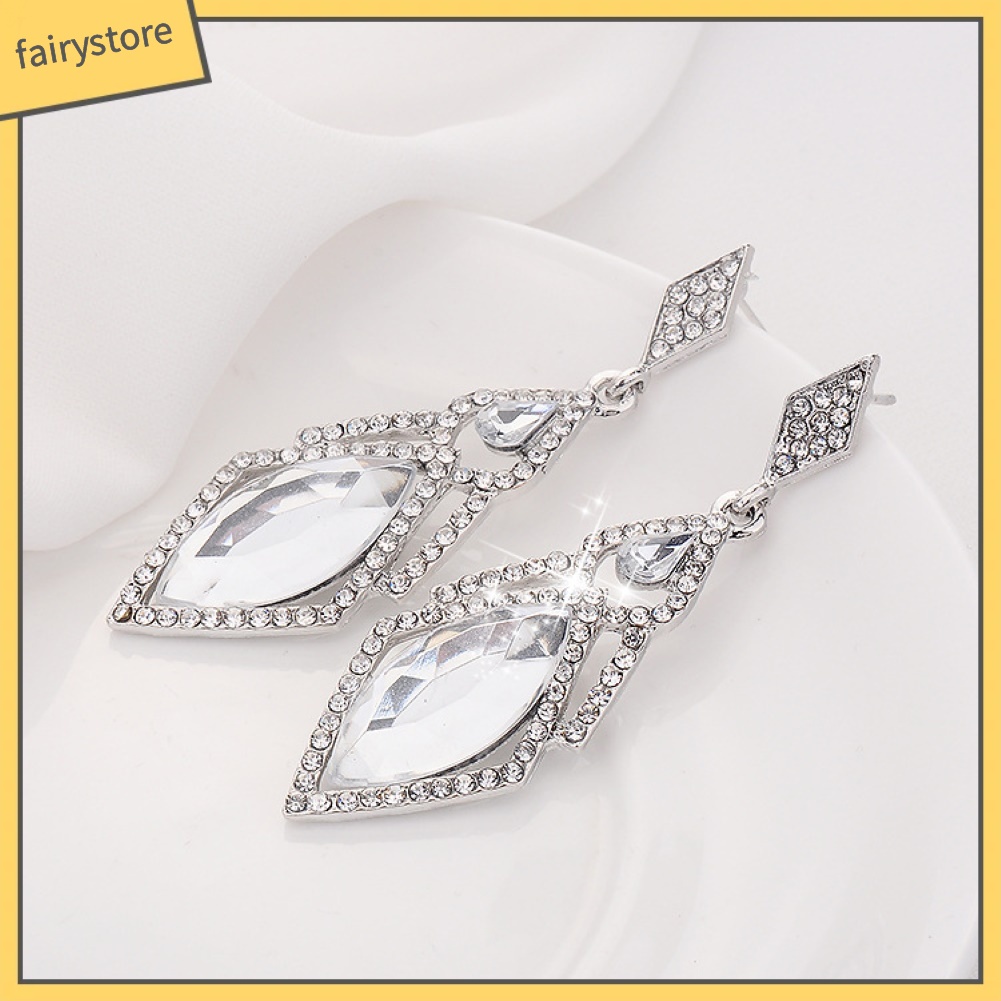 Đôi Khuyên Tai Đính Đá Pha Lê Giả Đầy Cá Tính