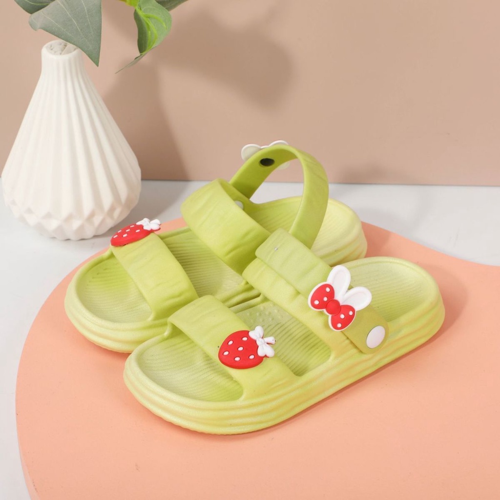 Xăng đan Công Chúa Đế Mềm Chống Trượt In Hình Dâu Tây Dễ Thương Thời Trang Mùa Hè Dành Cho Bé Gái