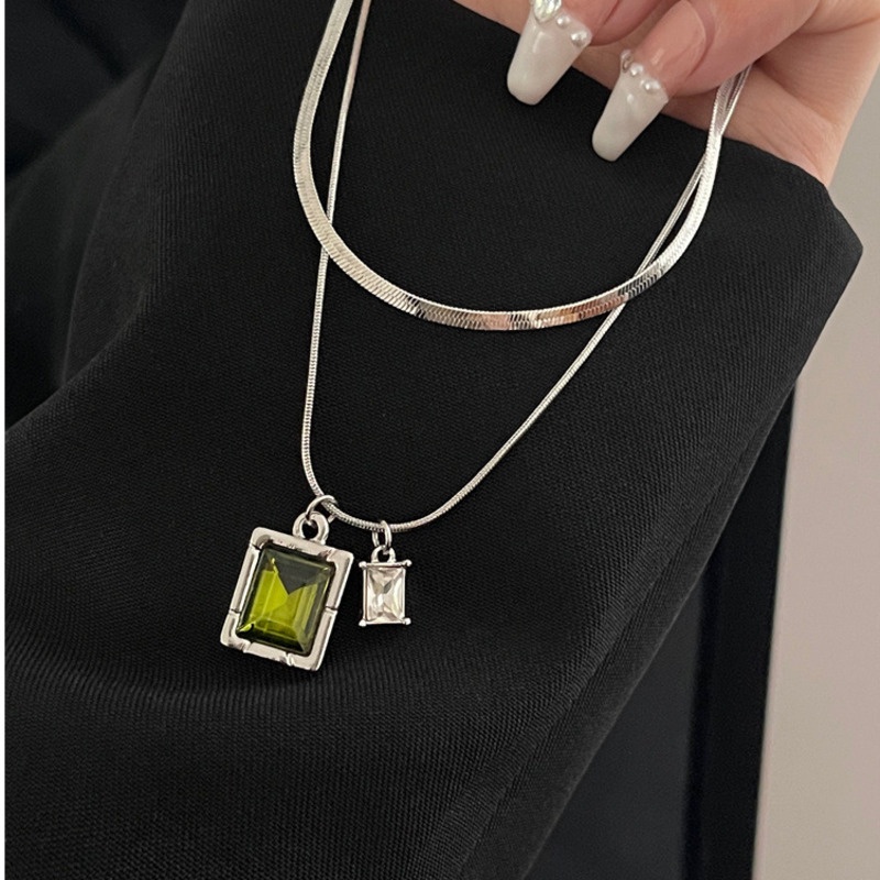 Hai lớp retro xanh vuông zircon xương rắn mặt dây chuyền nữ thiết kế thời trang cá tính ánh sáng sang trọng dây chuyền xương đòn