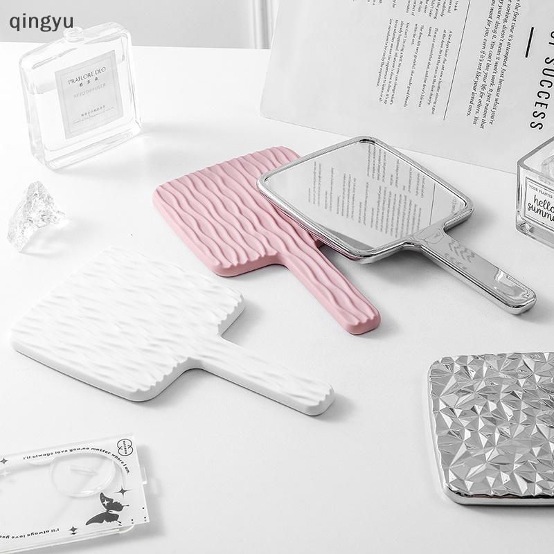 1 Gương Trang Điểm Cầm Tay Hình Vuông Kích Thước Lớn Dành Cho Bạn Nữ