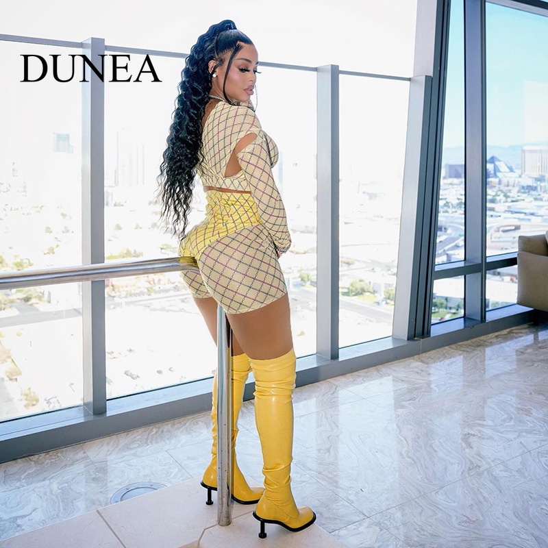 Set Áo Croptop Tay Dài + Quần Sọt Hoạ Tiết Kẻ Sọc Cho Phái Nữ