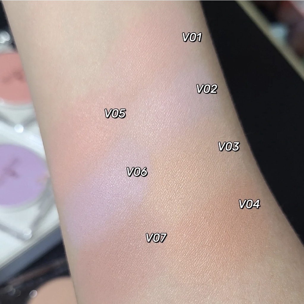 Phấn má Ators Flower Wedding Carriage kèm mút tán