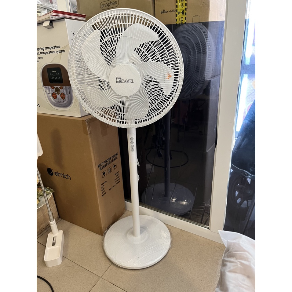 Quạt cây 5 cánh Camel loại 1 chắc chắn chạy êm mát. Sản phẩm chính hãng
