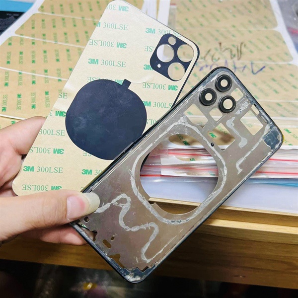 Keo 3M dán lưng táo hàng như hình.