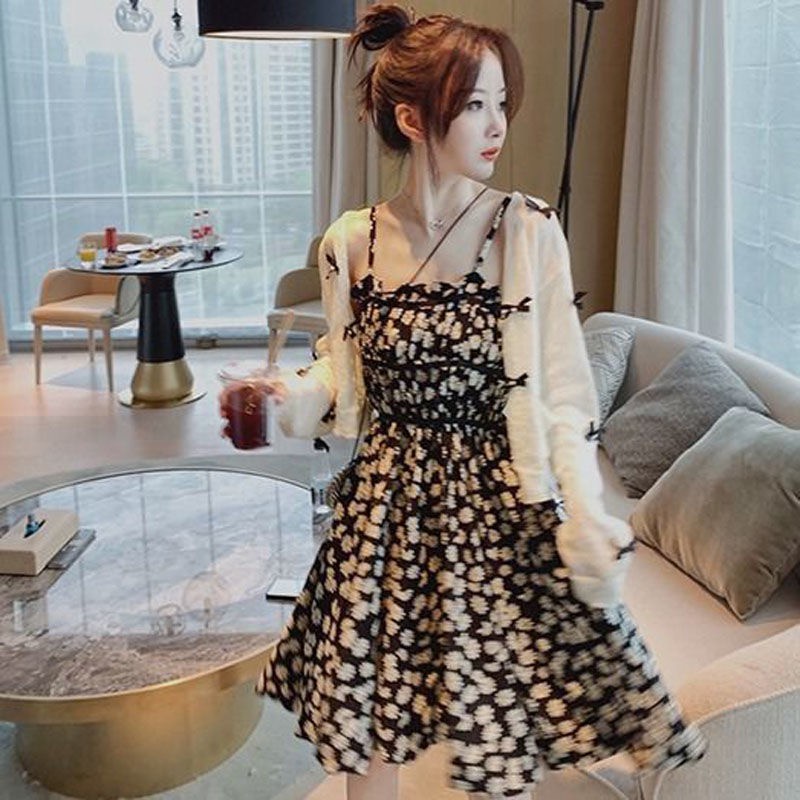 Bộ Đầm Hai Dây Màu Đen In Họa Tiết Hoa Cúc + Áo Sơ Mi Chống Nắng Thời Trang Xinh Xắn Cho Nữ