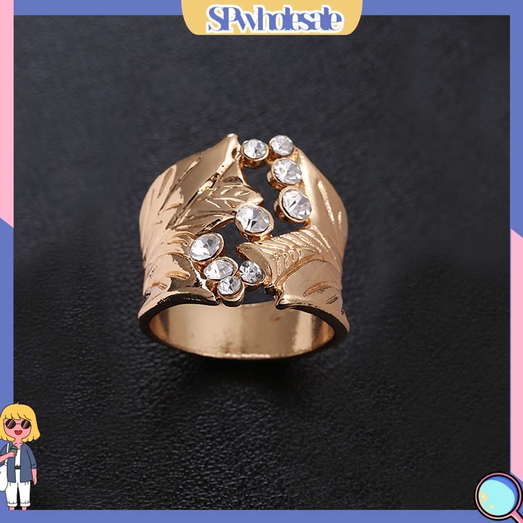 <SPwholesale> Nhẫn Đeo Ngón Tay Đính Đá Hình Hoa Rỗng Màu Vàng Trong Suốt Lấp Lánh Thời Trang Cho Nữ