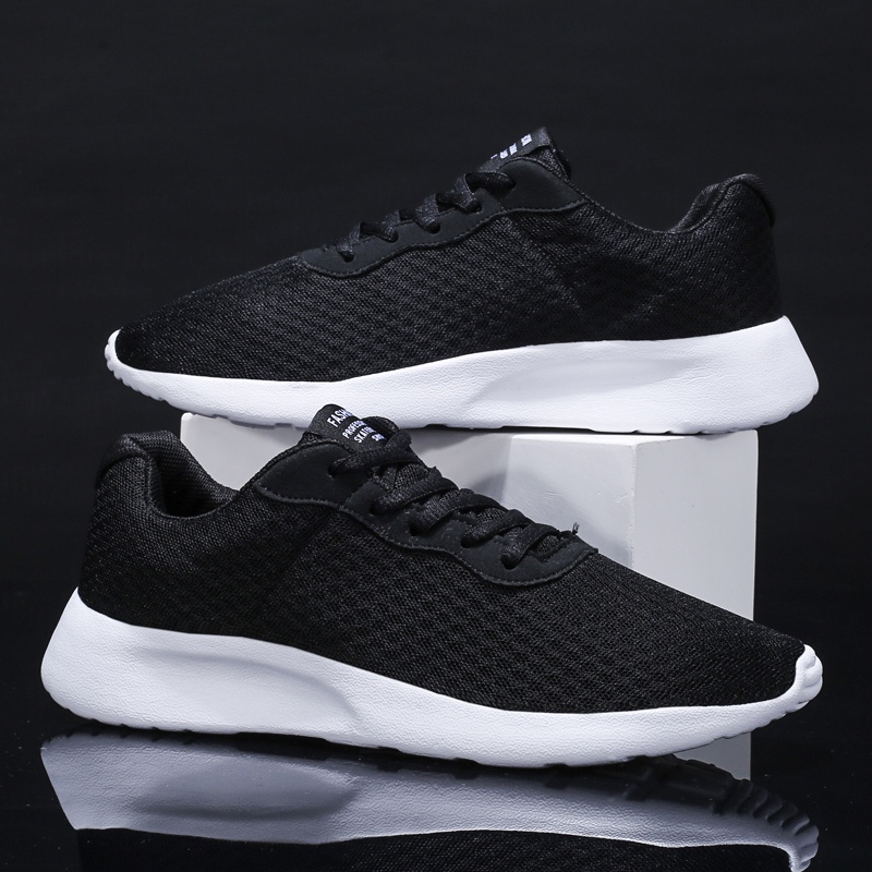 Hàng Có Sẵn Giày Chạy Bộ Thể Thao Rỗng Siêu Nhẹ Thoáng Khí Chống Trượt Phiên Bản Ba Phong Cách London Thời Trang Thường Ngày Dành Cho Nam Và Nữ