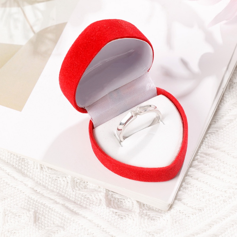 Hộp Đựng Nhẫn Cưới Hình Trái Tim Màu Đỏ Bằng Nhung Lãng Mạn