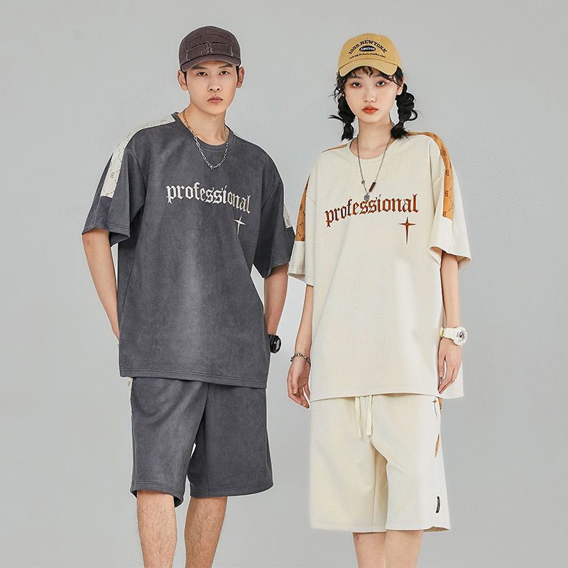 【luckin men's】áo đôi nam nữ，áo thun oversize nam+quần đùi nam，bộ đồ，áo thun unisex+quần short nam，áo phông，Set Áo Thun Ngắn Tay Cổ Tròn + Quần short Thể Thao Thời Trang Hàn Cho Nam，áo nam，thời trang nam，đồ bộ nam，bigsize t shirt，trắng，xám，k