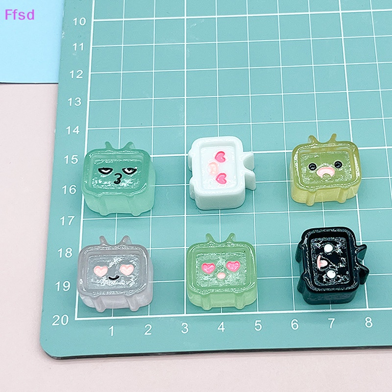 {Ffsd} Bộ 5 Tượng Resin Mini Hình Tv Hoạt Hình Màu Dạ Quang Dễ Thương Trang Trí Bảng Điều Khiển Xe Hơi / Nhà Cửa / Sân Vườn