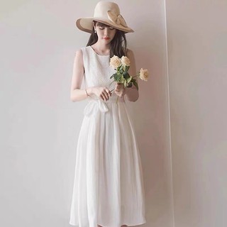Đầm ren hoa nổi cộc tay màu trắng Xiny D219230