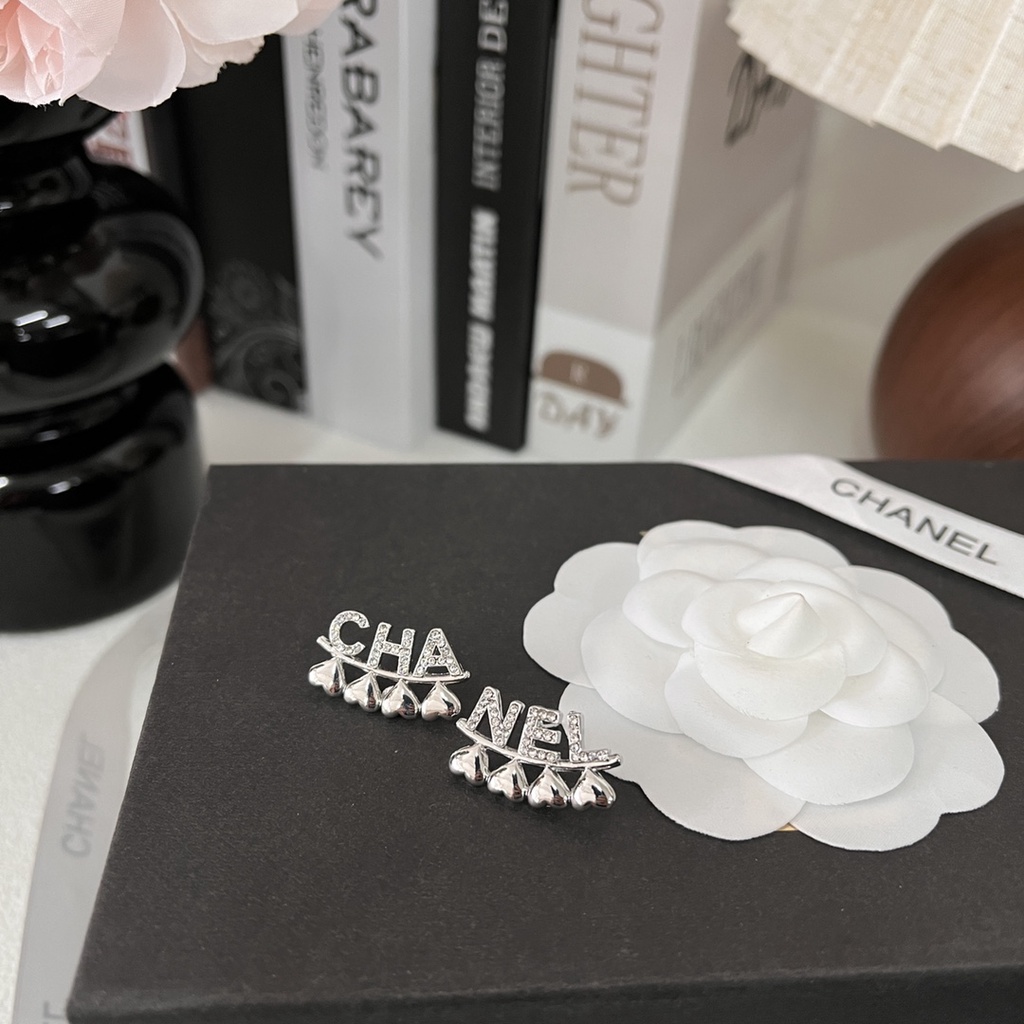 Bông Tai Bằng Thép Titan Chống Thấm Nước Không Gỉ In Logo Thời Trang Cho Nữ