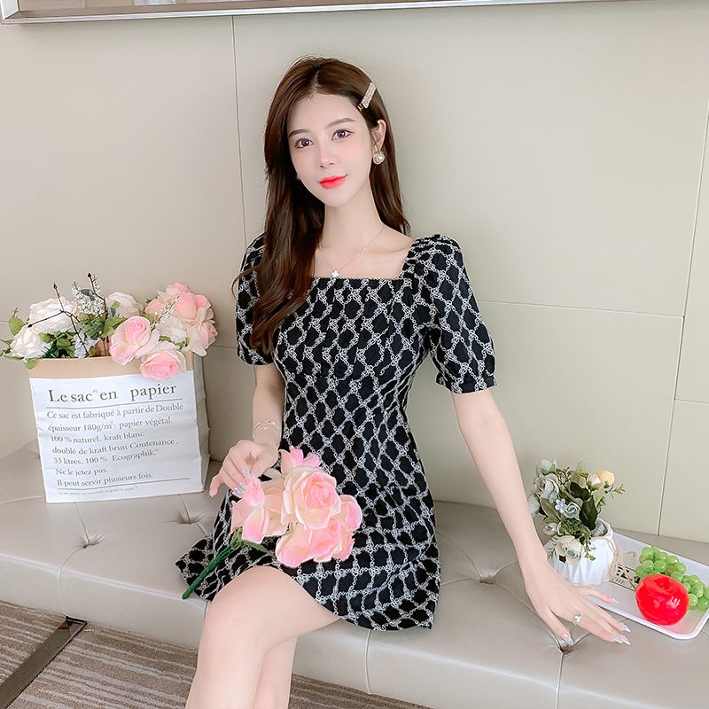 Đầm Đen Cổ Vuông Tay Ngắn Phồng Ôm Dáng Thêu Họa Tiết Kiểu Pháp Thời Trang Mùa Hè 2023 Cho Nữ