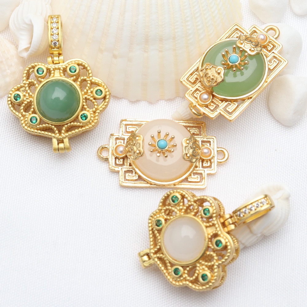 Set 5 Mặt Dây Chuyền / Vòng Đeo Tay Bằng Lụa Tráng Men Chạm Khắc Hình Hoa Đính Đá Ngọc Bích Vàng Phong Cách