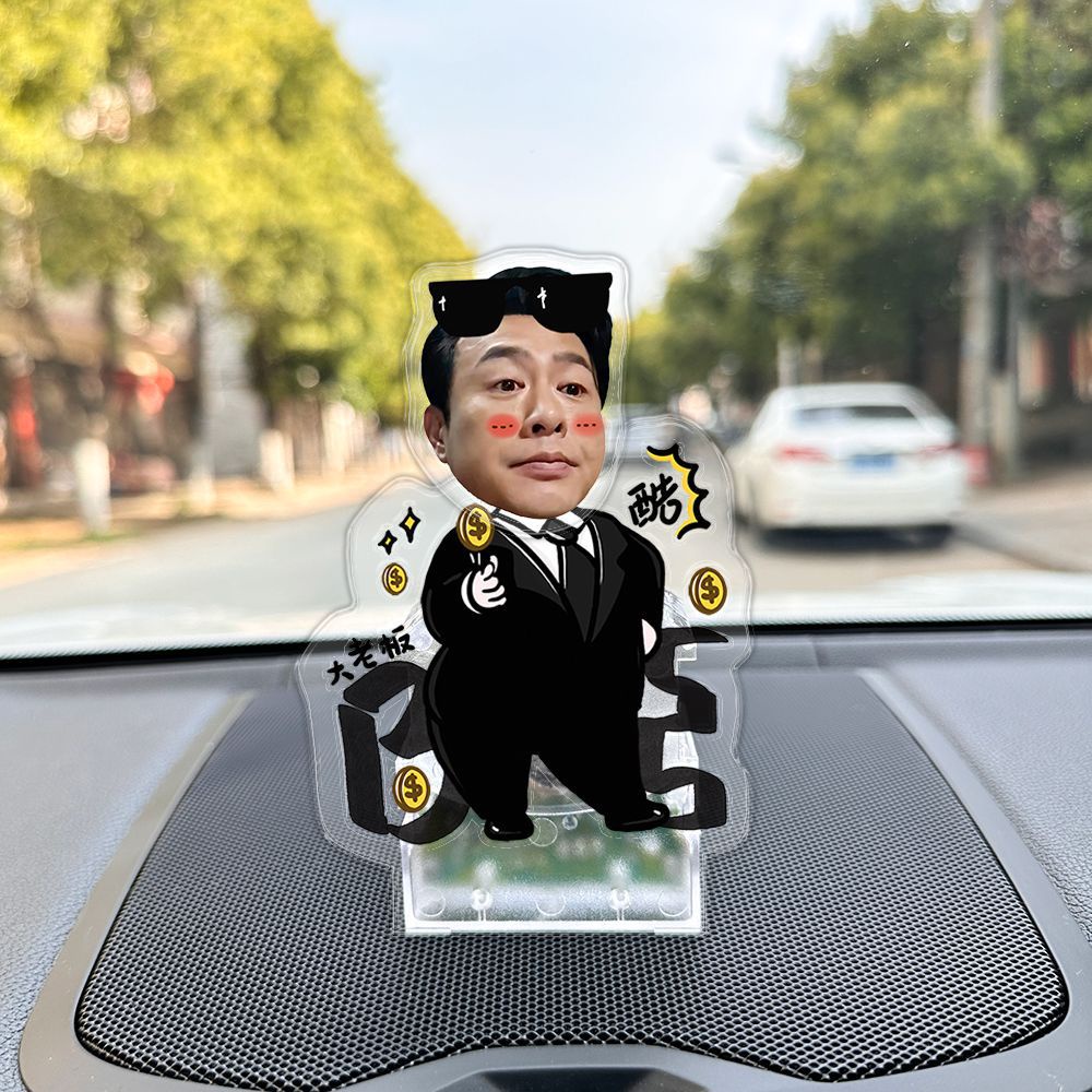 Mô hình standee lắc đầu chạy pin ghép mặt theo yêu cầu chibi cute Trí Decor làm quà tặng, trang trí ô tô, để bàn