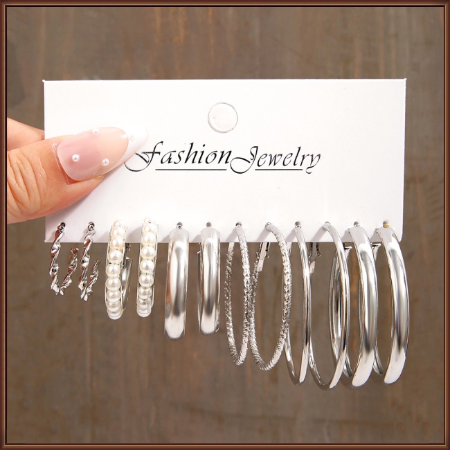 Bộ Khuyên Tai Hình Vuông Bằng Kim Loại Đính Ngọc Trai Cổ Điển Cho Nữ