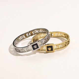 Vòng Tay Versace Bằng Thép Titan In Chữ Rỗng