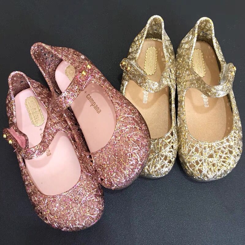 Xăng đan Quai Dán Gel Mềm Mại Thoáng Khí Đóng Dấu Chân Phong Cách Cổ Điển Mới 2023 Cho Bé Gái