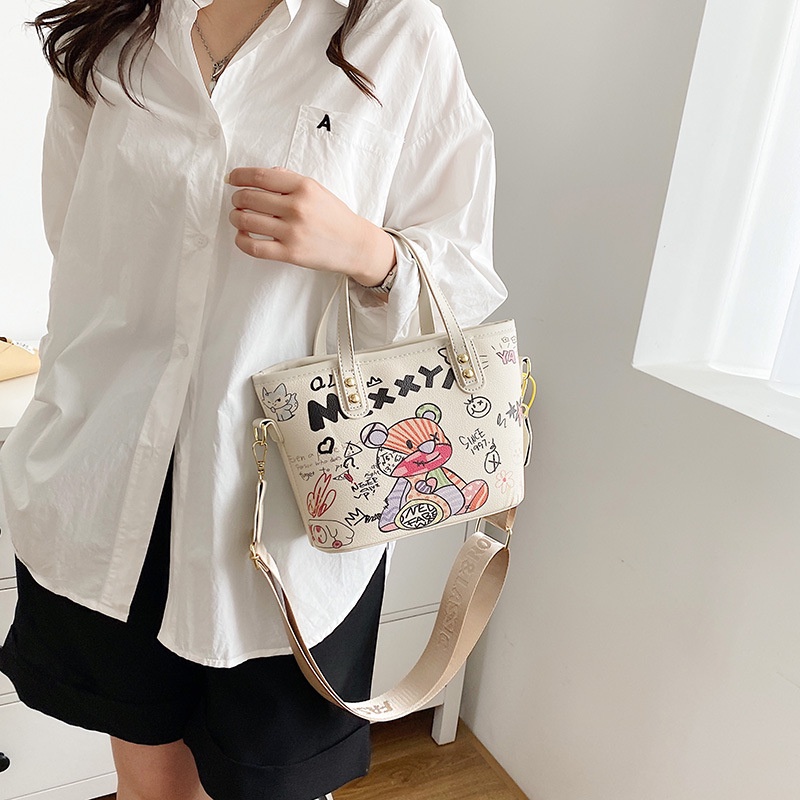 Túi Xách Đeo Vai Sức Chứa Lớn Họa Tiết Graffiti Hoạt Hình Thời Trang Cho Nữ