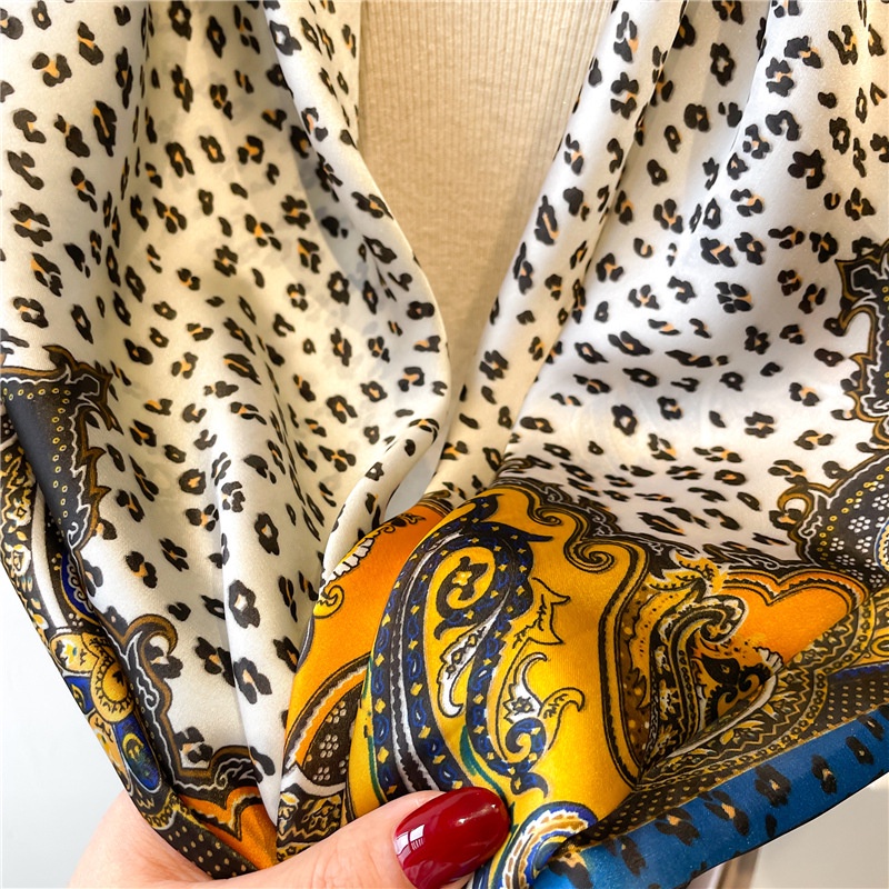 Khăn Choàng Cổ Hình Vuông 90 * 90CM Bằng Lụa In Họa Tiết Da Báo Thời Trang Thu Đông Cho Nữ