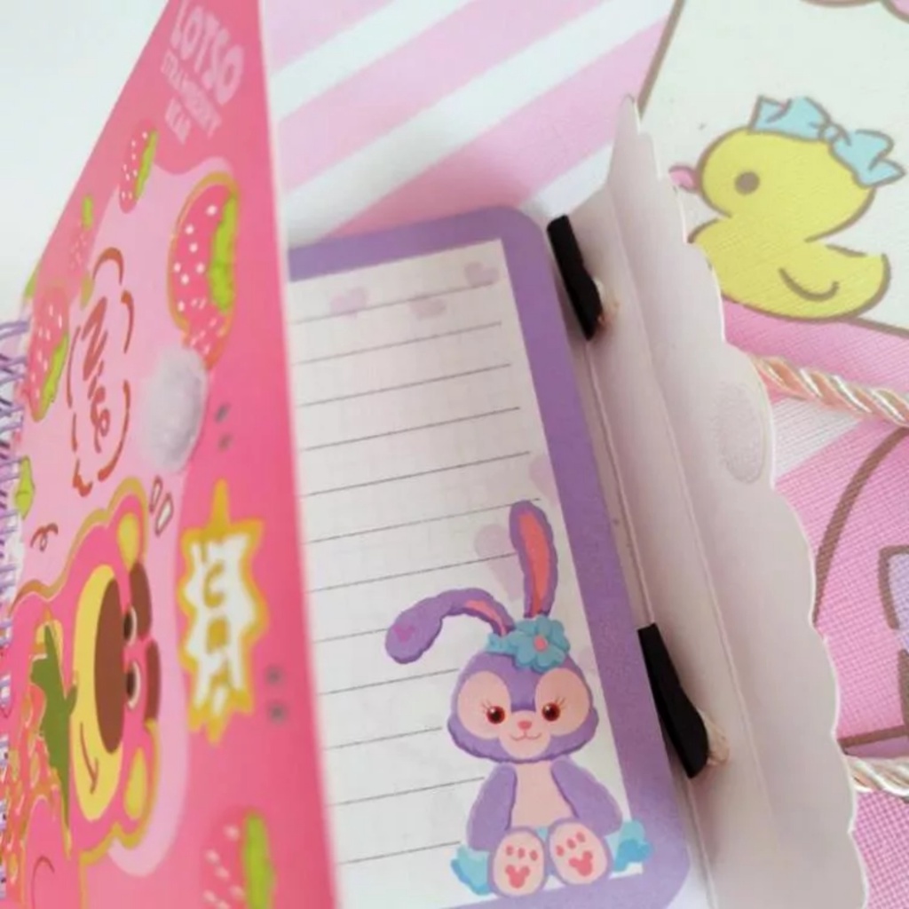 PVN59730 Sổ Tay Mini Ghi Chép Có Quai Xách Gấu Dâu Lotso Dễ Thương