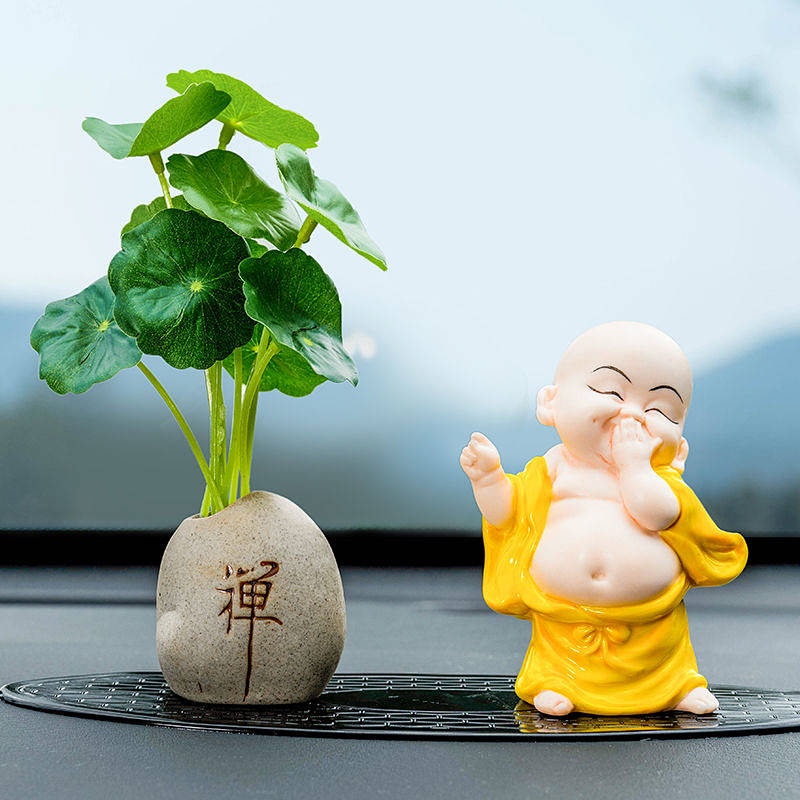 Car Lucky Maitreya Smiling Buddha Cute Samanera Monk White Porcelain Zen Car Center Console Car Interior Decoration Ornament dDZ8