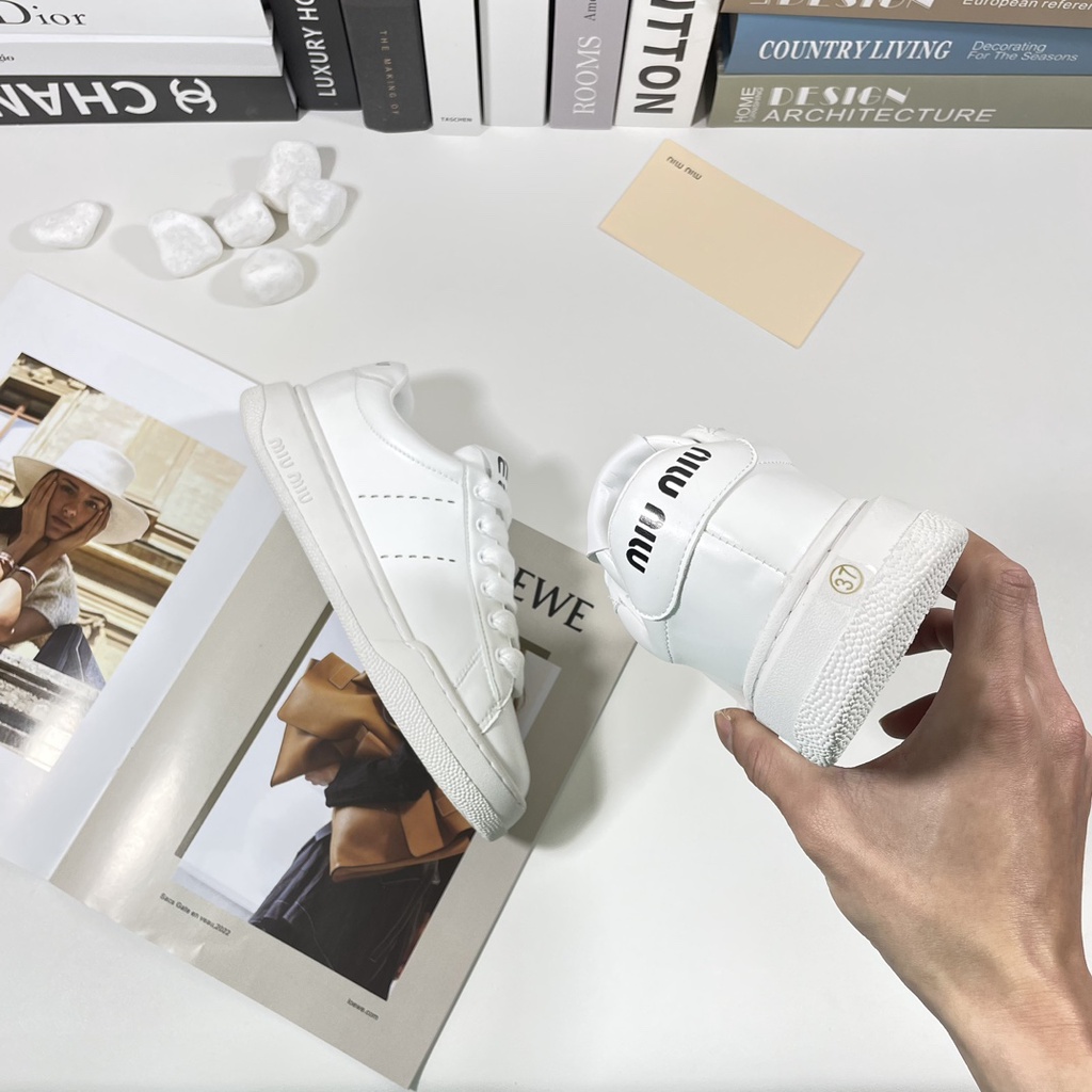 Giày Thể Thao Da Mũi Tròn Thắt Dây Thoáng Khí Miu Miu 2023