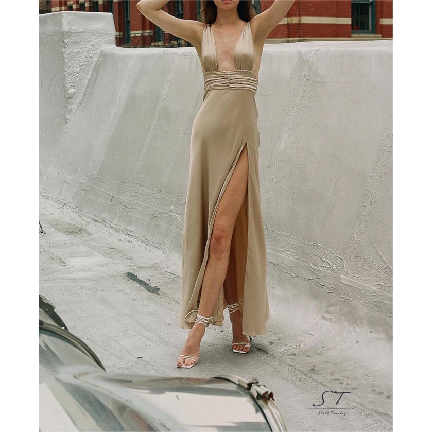 Đầm Dài Không Tay Xẻ Tà Lưng Thấp Màu Sắc Đơn Giản CY03