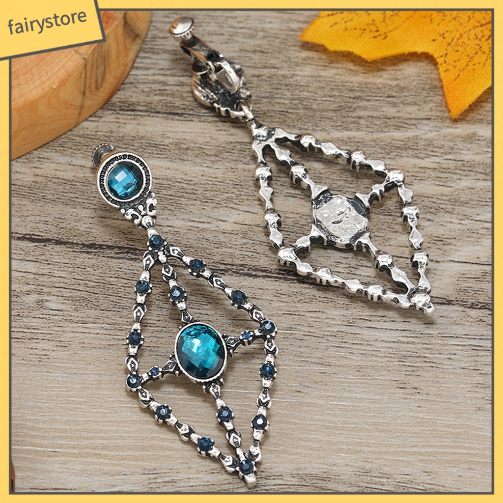 1 Đôi Bông Tai Hình Thoi Rỗng Đính Đá Phong Cách Vintage Dành Cho Nữ