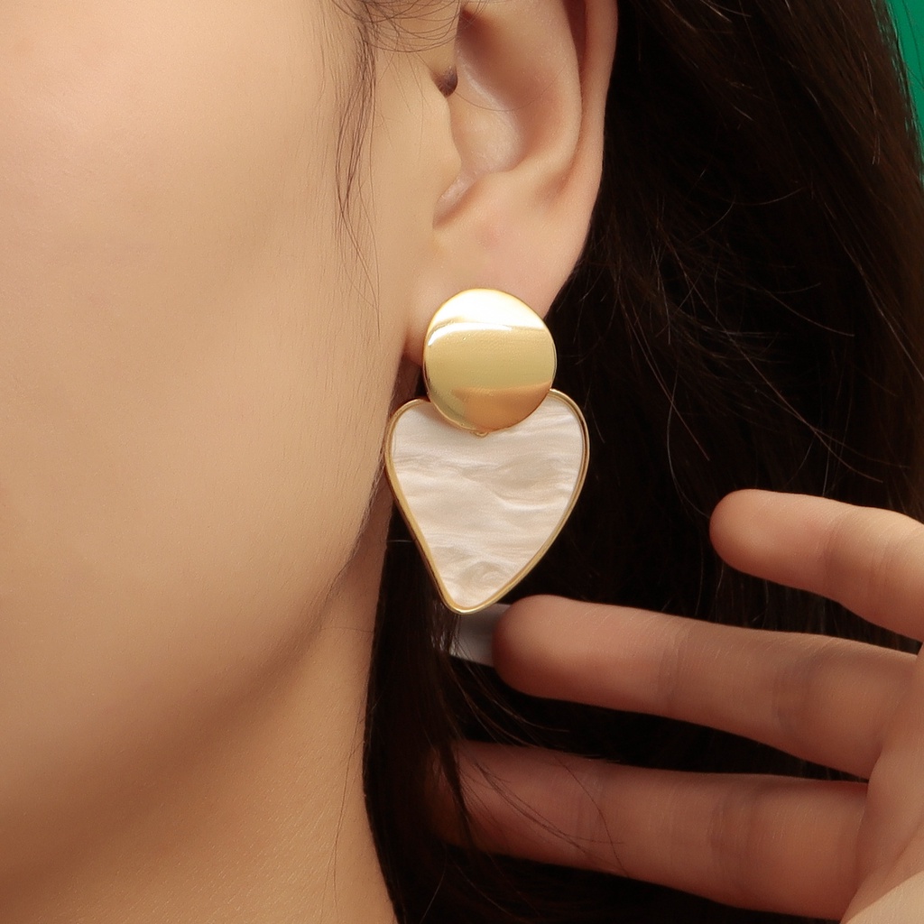 1 Đôi Bông Tai Kim Loại Hình Trái Tim Phong Cách Retro