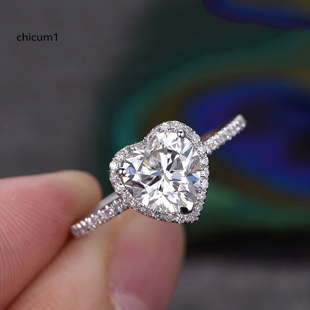 Nhẫn Cưới Đính Đá Hình Trái Tim Lấp Lánh