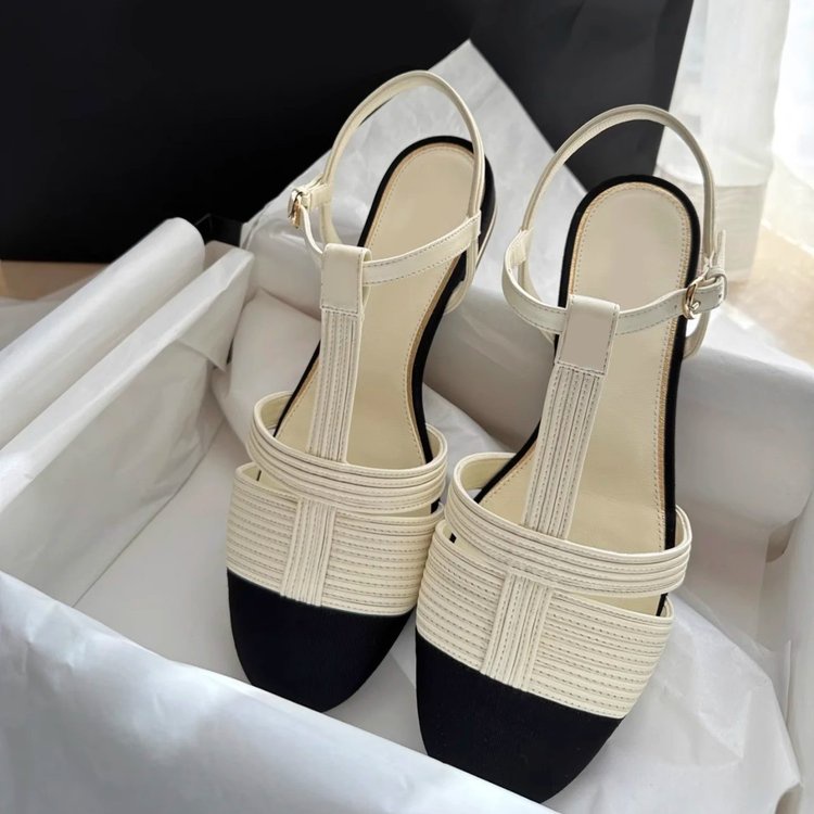 Giày Xăng Đan Đế Bằng Cỡ Lớn Thiết Kế Dễ Thương Cho Nữ