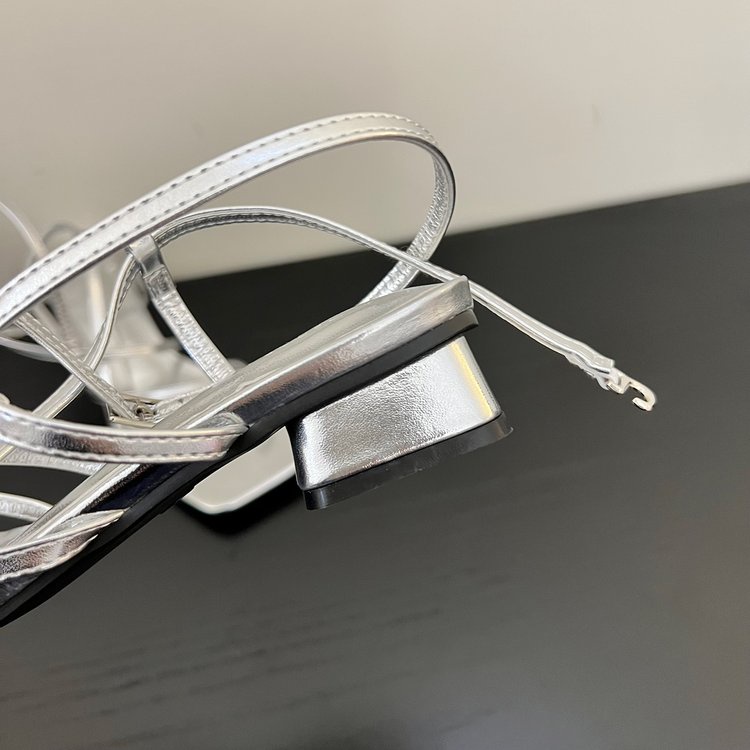 Giày Sandal Đế Bằng Thiết Kế Thời Trang Cho Nữ