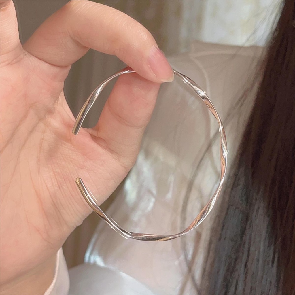 Vòng Tay Hợp Kim Dạng Xoắn Đính Đá Mặt Trăng Thời Trang Cho Nữ