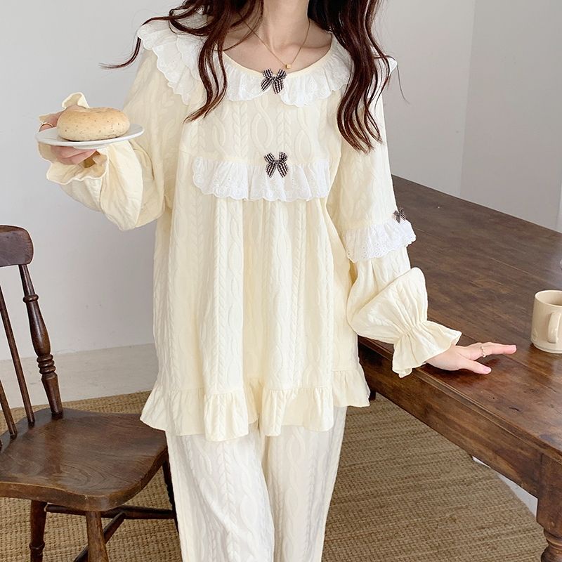 Bộ Đồ Ngủ Tay Dài Cổ Tròn Phối Ren Phong Cách Hoàng Gia Ngọt Ngào Thời Trang Xuân Thu Cho Nữ