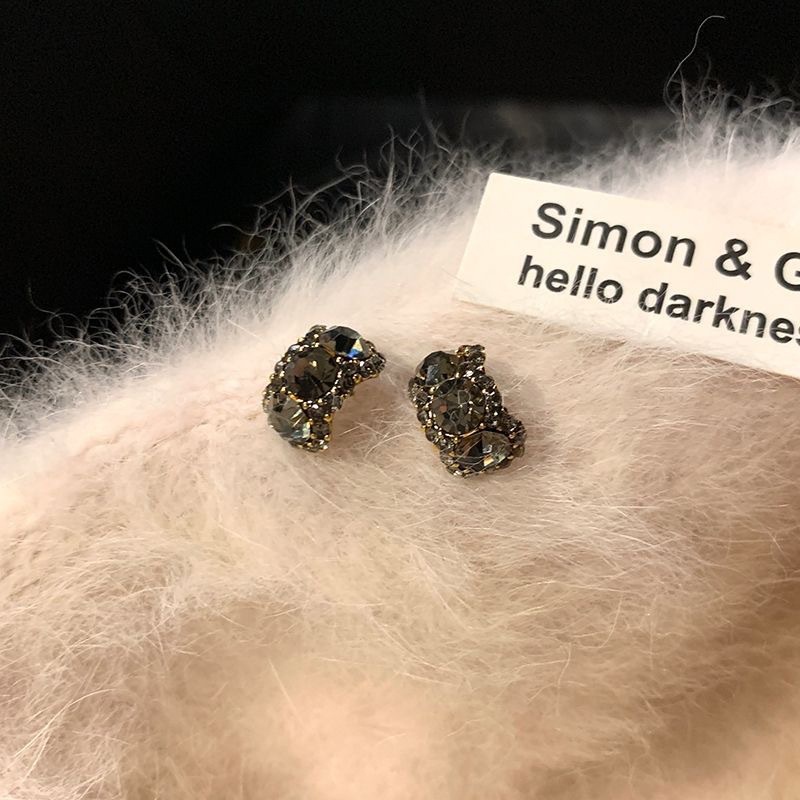 Bông Tai Chữ C Đính Đá Zircon Màu Đen Lấp Lánh Thời Trang Cho Nữ
