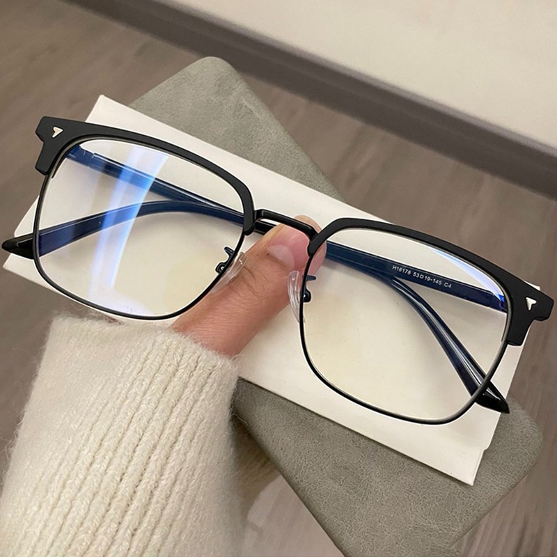 Kính Chống Bức Xạ Cho Cả Nam Và Nữ