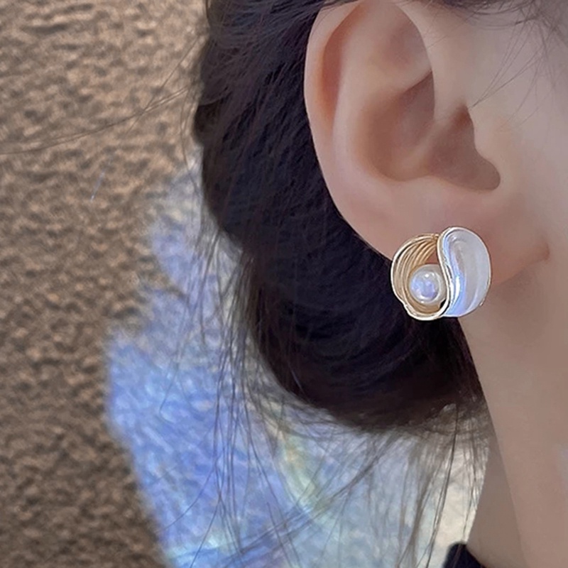 Đôi Khuyên Tai Đính Ngọc Trai Thiết Kế Độc Đáo Thời Trang Cho Nữ