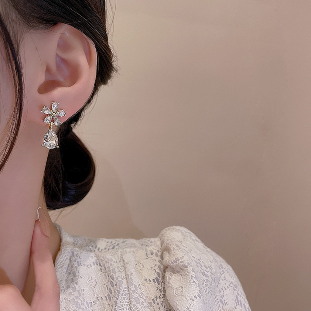 1 Đôi Bông Tai Xỏ Lỗ Họa Tiết Hình Học Đính Đá Lấp Lánh Thời Trang