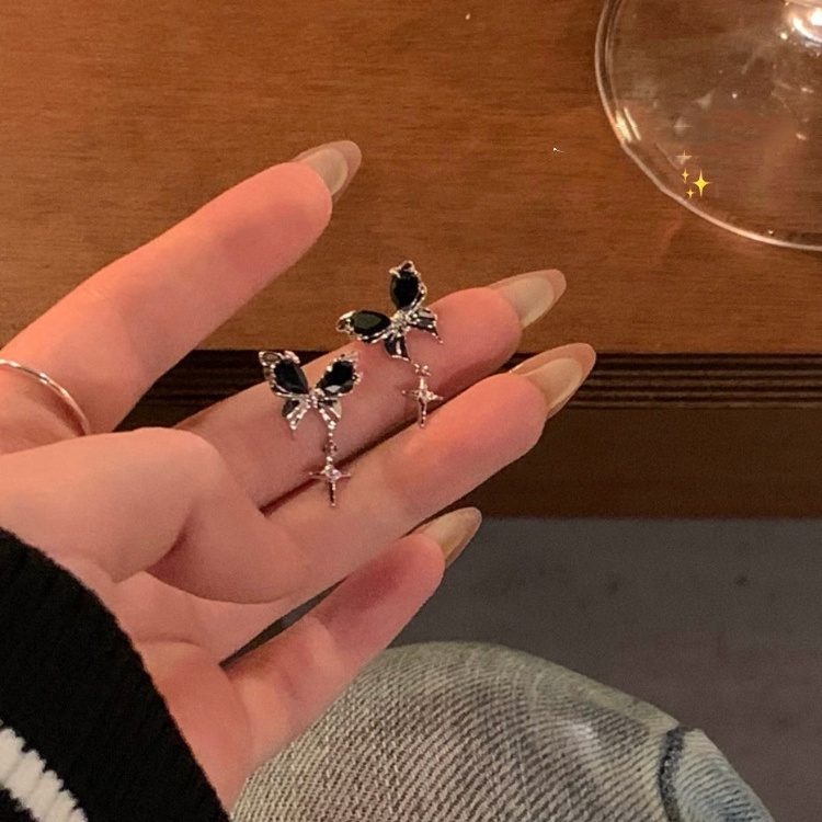 Khuyên Tai Tua Rua Hình Bướm Đen Cá Tính Quyến Rũ Dành Cho Nữ