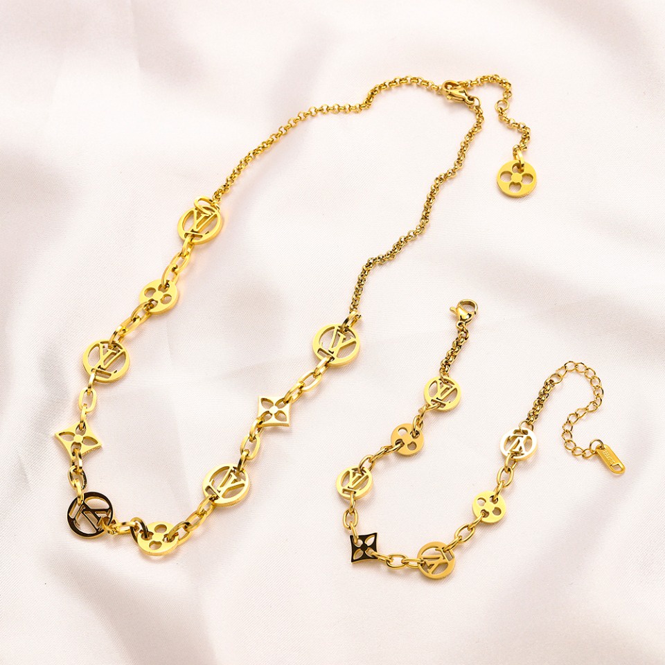 Vòng Tay Louis Vuitton Bằng Thép Titan Họa Tiết LV Monogram