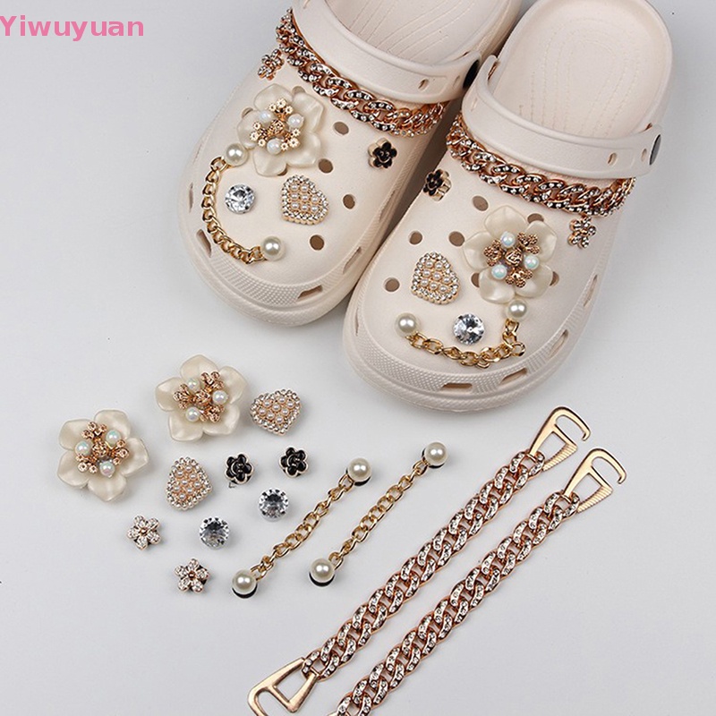 1 Cặp Giày Croc Phối Hoa Và Bướm Phong Cách Punk Thời Trang Cho Bé