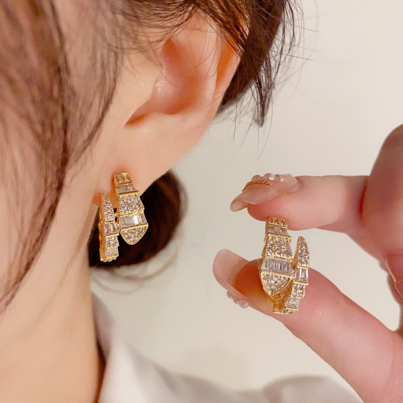 Khuyên Tai Hình Rắn Đính Đá Zircon Sang Trọng