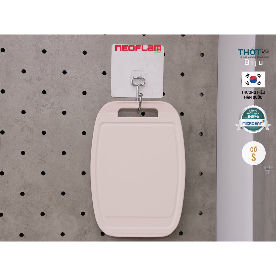 Thớt nhựa Neoflam Biju kháng khuẩn làm bằng nhựa PP đặc có chứa hoạt chất Microban  ức chế vi khuẩn