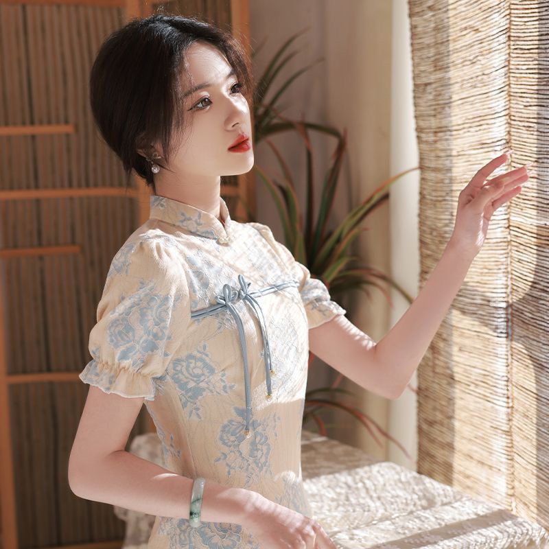 Sườn Xám Cách Tân Phối Ren Thiết Kế Mới Thời Trang Theo Phong Cách Trung Hoa