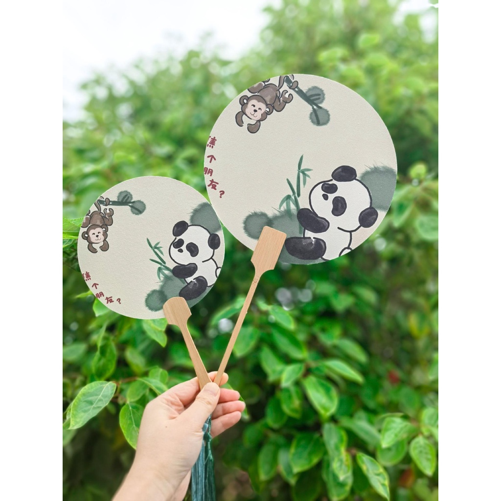 Posing Quạt In Hình Gấu Trúc Phong Cách Trung Hoa Hoàn Thiện Cho Mùa Hè