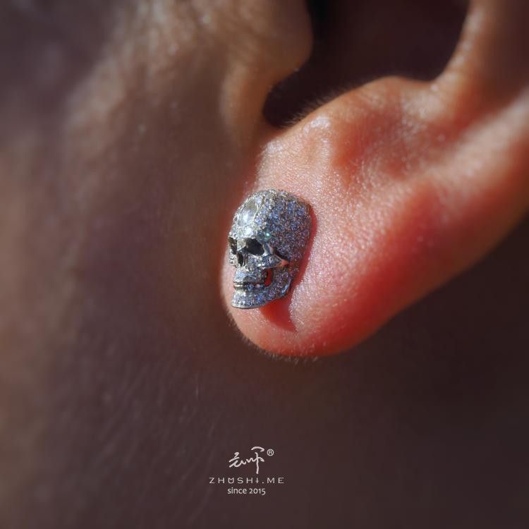 Bông Tai Hình Đầu Lâu Đính Kim Cương Giả Thiết Kế Mới Cao Cấp Thời Trang